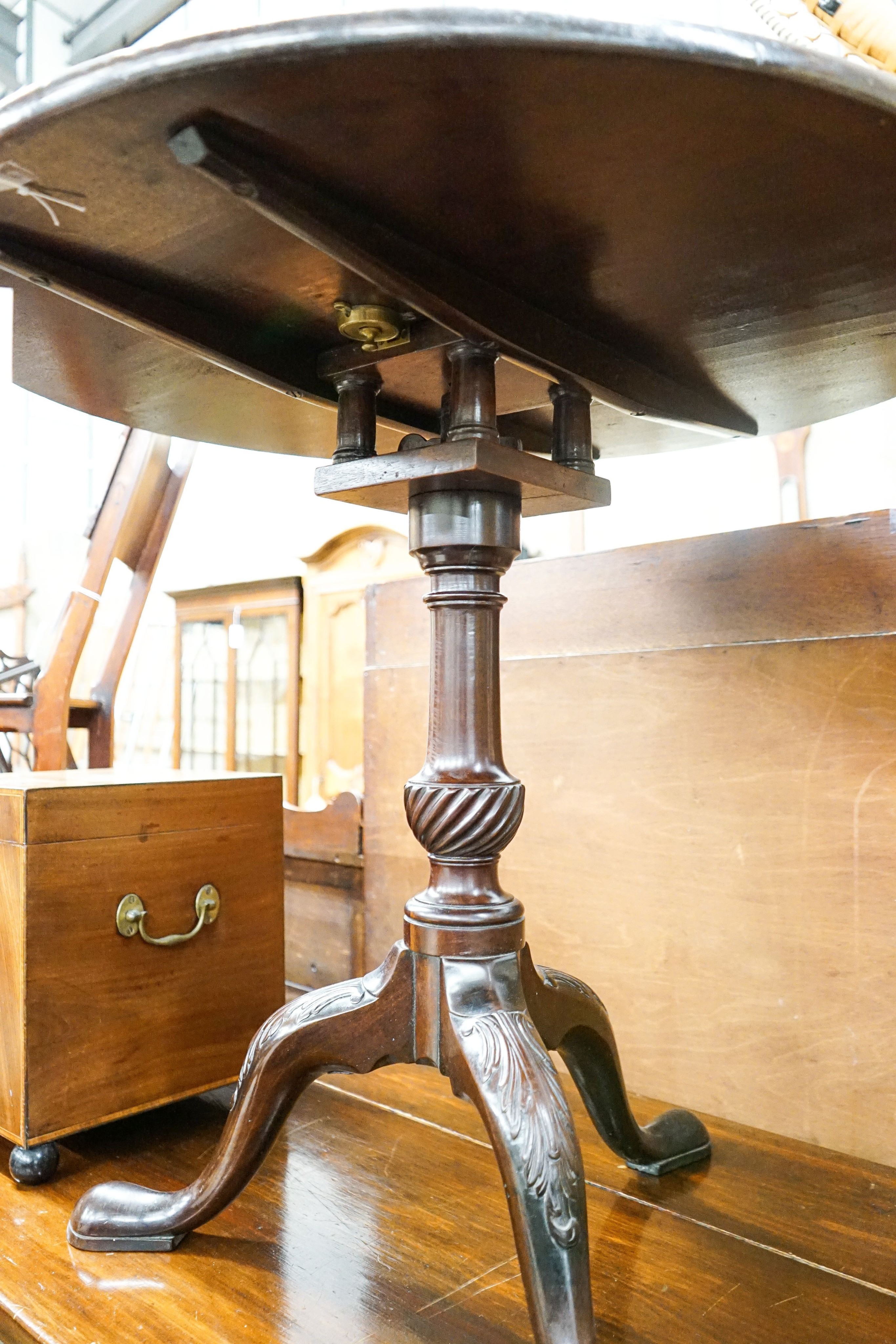 A George III carved mahogany circular birdcage tilt top tripod tea table, diameter 77cm, height 71cm